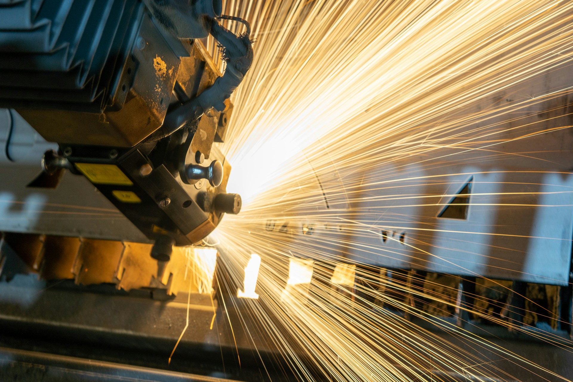 Which Fastener Coating Is Right for Your Project? HDG, Dacromet, Zinc Plating & Color Zinc Explained